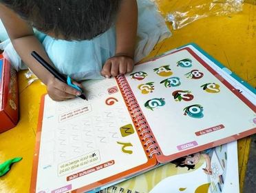 ৭ টি ৭/১০ ইঞ্চি সাইজের ম্যাজিক খাতা (২ টি কলম, ১০ টি শীষসহ) - Image 5